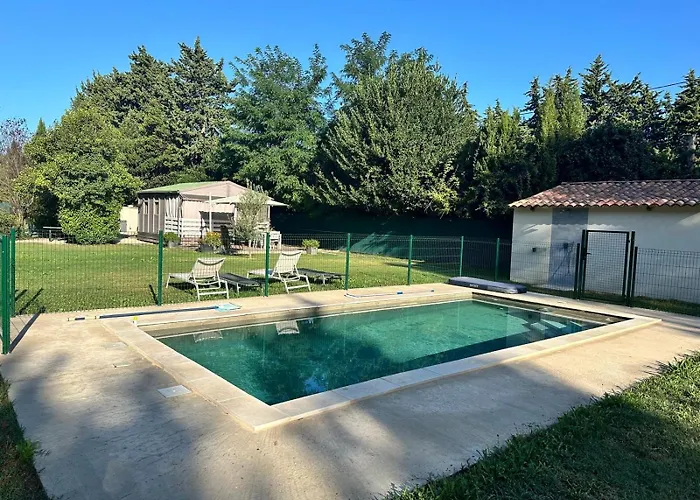 Avignon, Joli Chalet En Campagne Tres Proche De La Ville